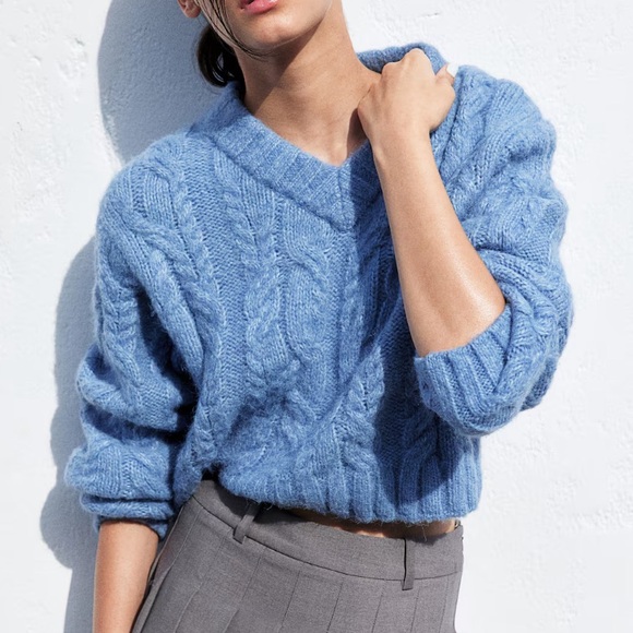 Cropped Cable knit sweater light blue sized small wool blend sweater vneck - Picture 9 of 9